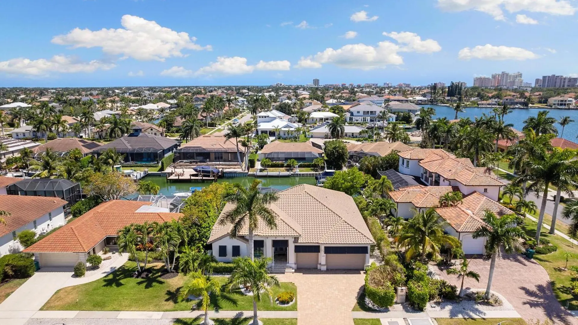 Stunning Luxurious Waterfront Oasis - Breathtaking * Marco Island