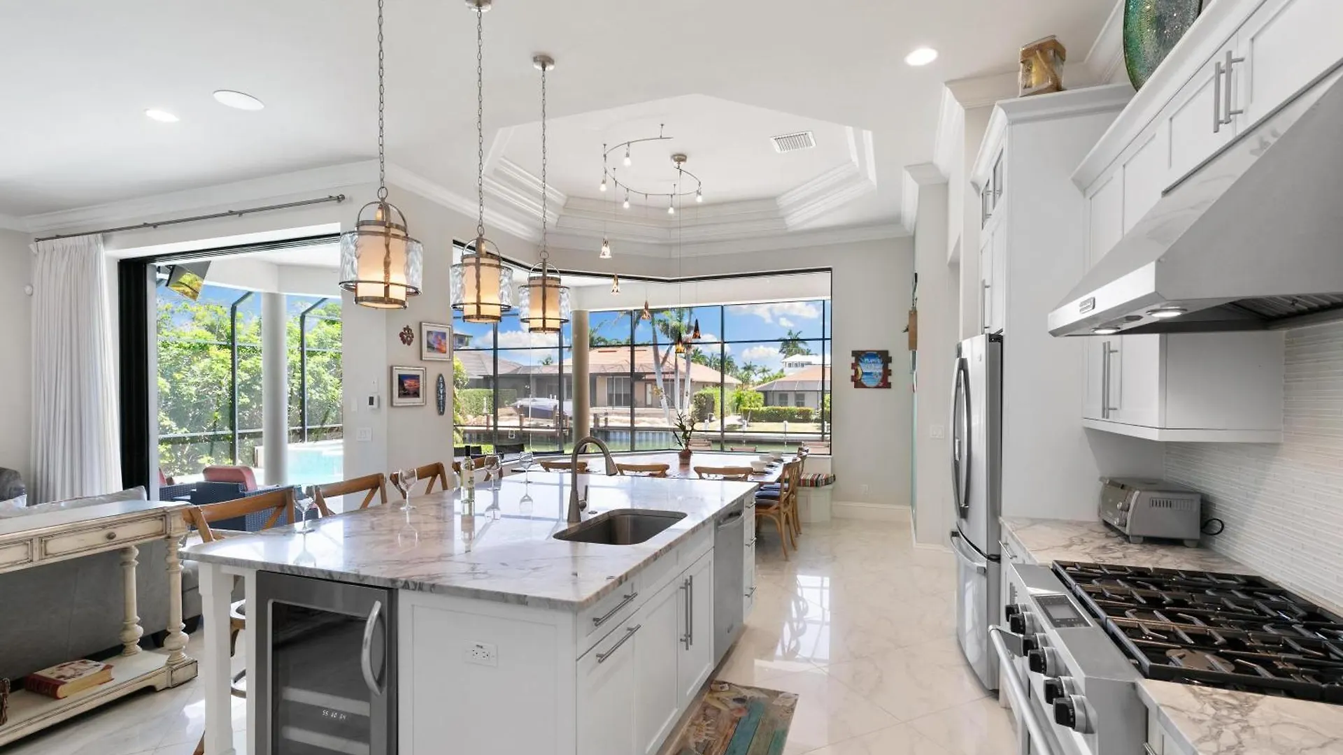 Stunning Luxurious Waterfront Oasis - Breathtaking *