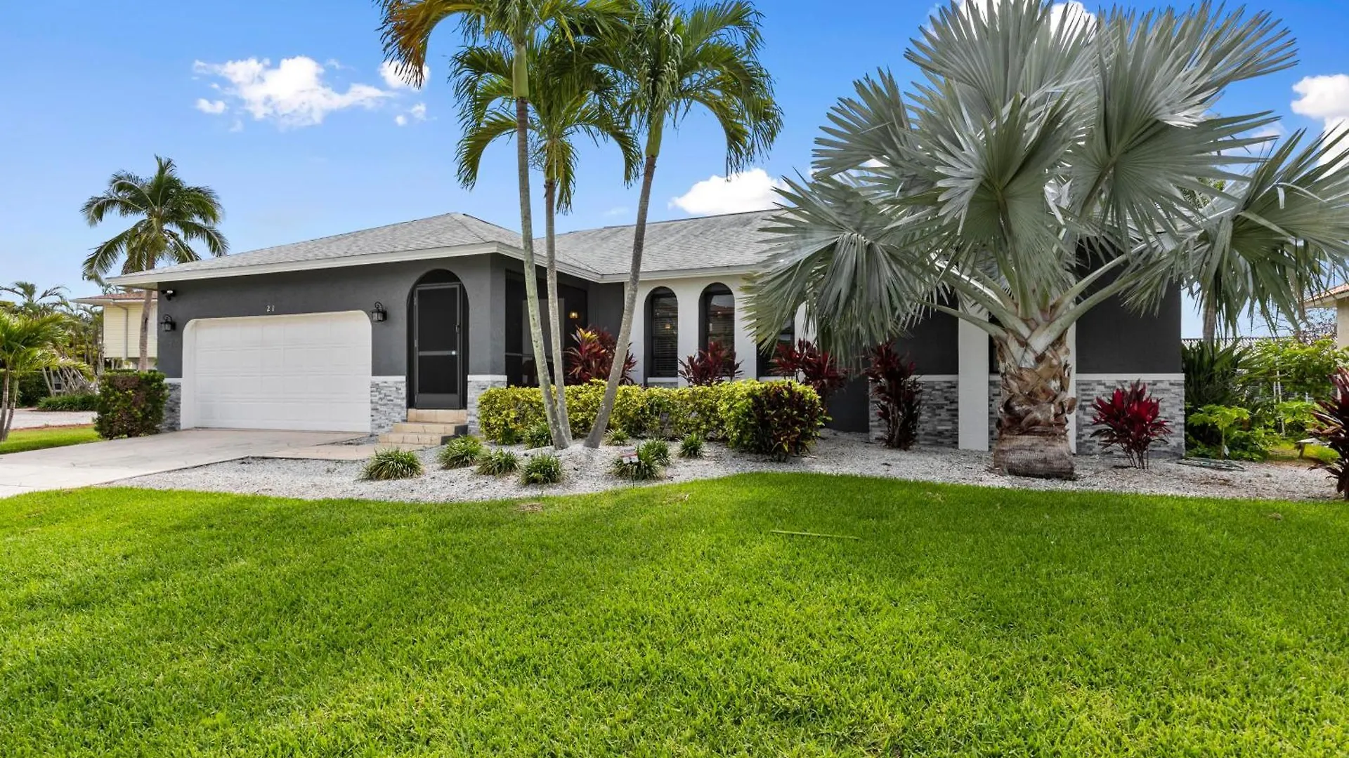 Luxurious Waterfront Oasis In - Perfect For Families And Friends Holiday home Marco Island