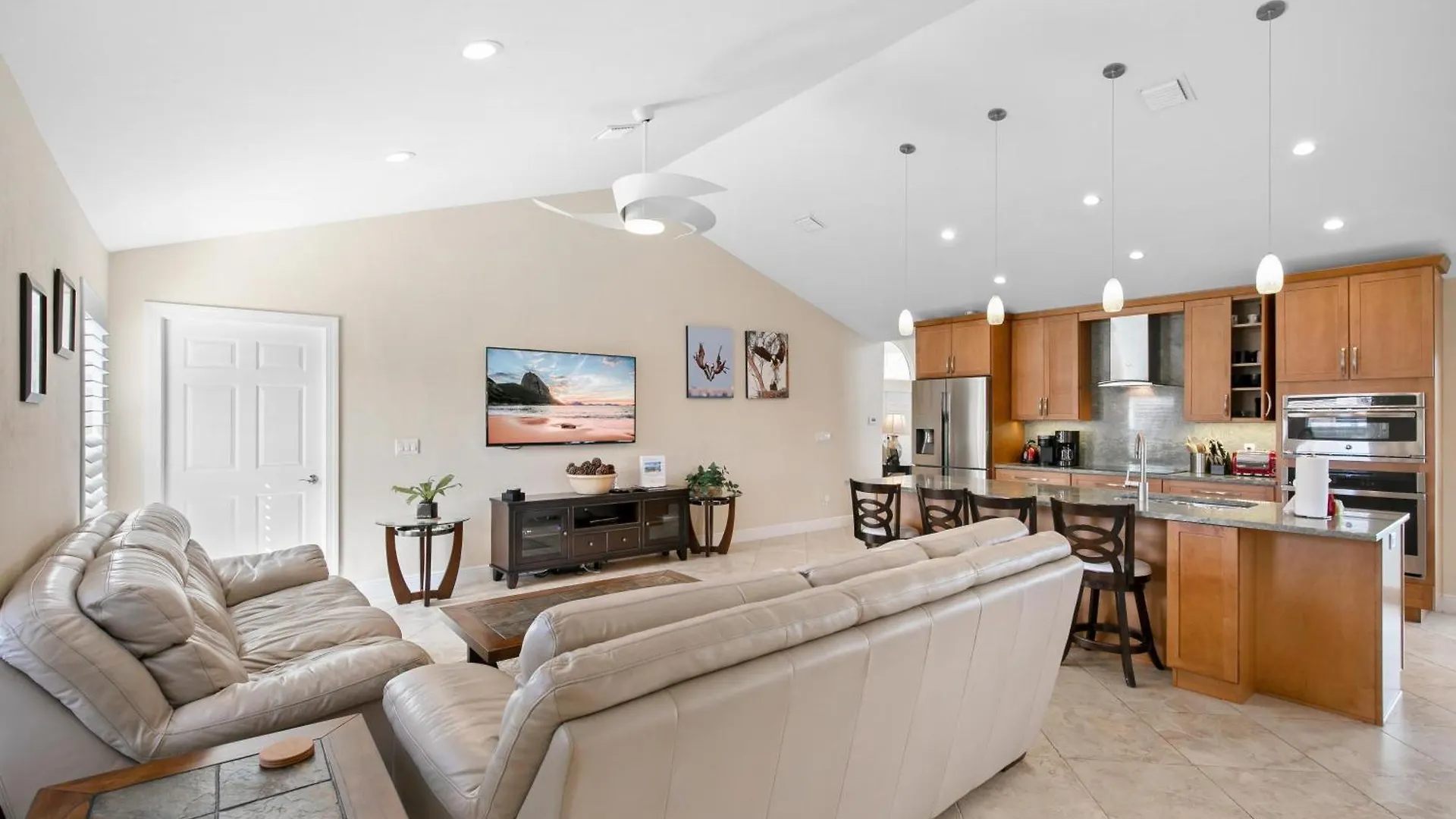 Coastal Haven Stylish Getaway In Marco Island