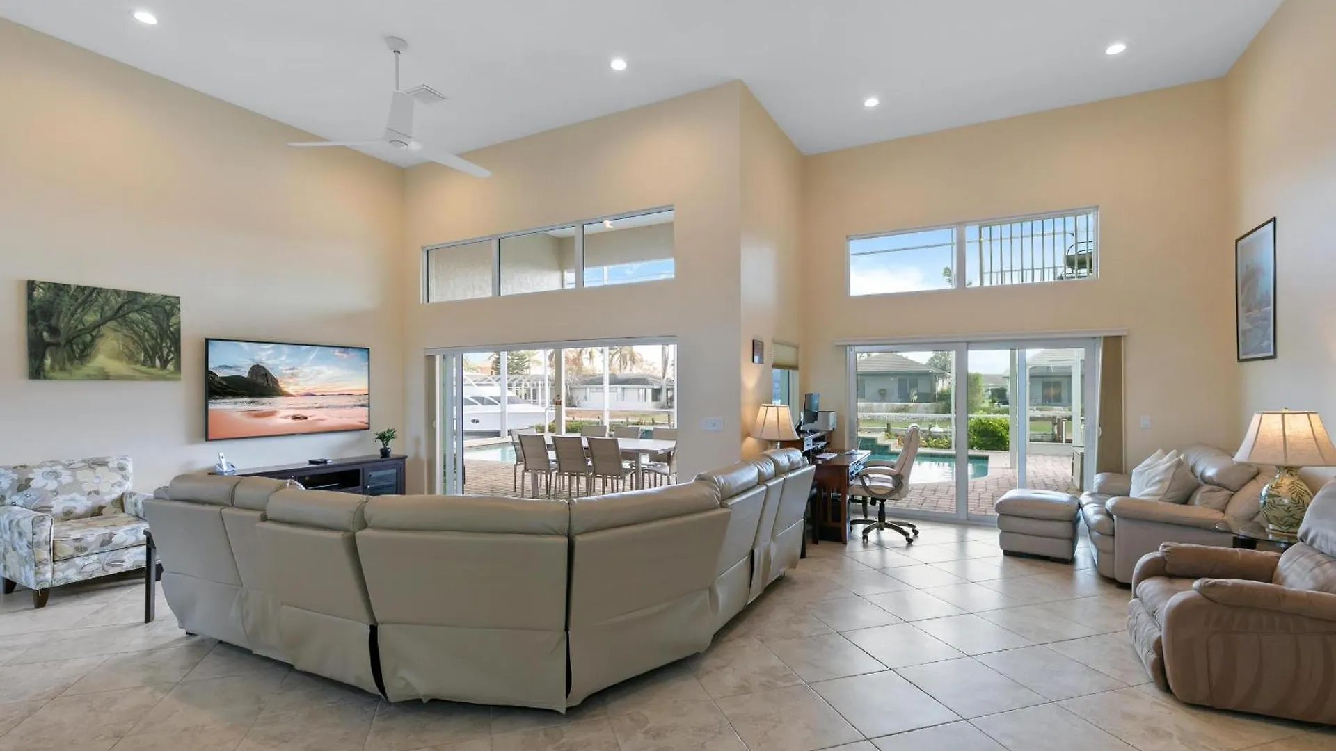 Coastal Haven Stylish Getaway In Holiday home *