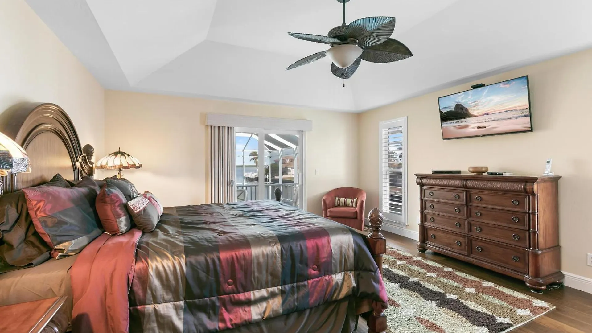 Holiday home Coastal Haven Stylish Getaway In *