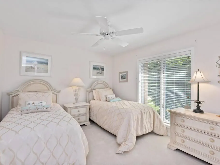 Elevated 106 - Spacious 3 Bedroom Waterside Pool Marco Island