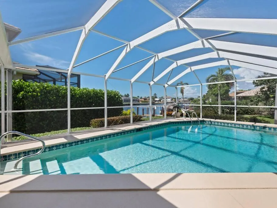 Holiday home Elevated 106 - Spacious 3 Bedroom Waterside Pool *