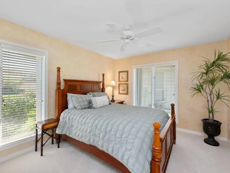 Elevated 106 - Spacious 3 Bedroom Waterside Pool