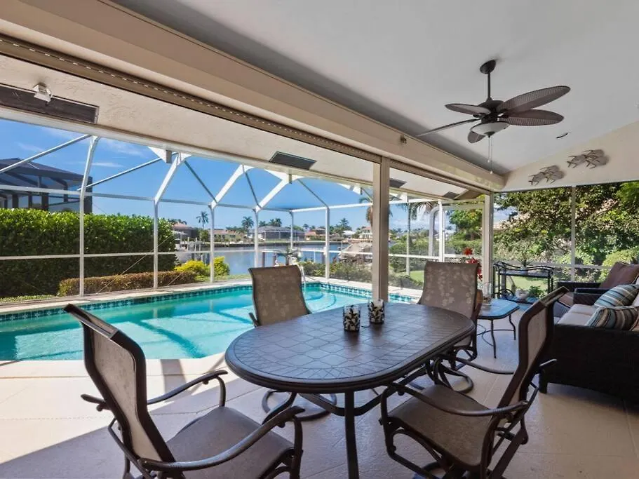 Elevated 106 - Spacious 3 Bedroom Waterside Pool Holiday home