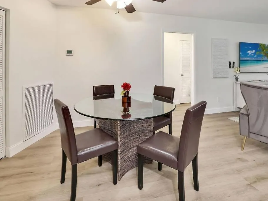 Elevated 377 - Family Oasis Retreat - 4-bed With Pool 펜션 마르코 아일랜드