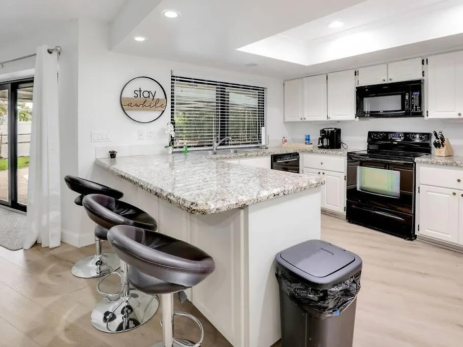 펜션 Elevated 377 - Family Oasis Retreat - 4-bed With Pool *