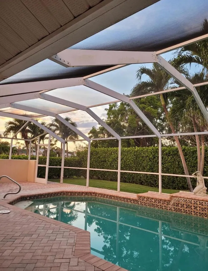 Holiday home Retreat- Close To !