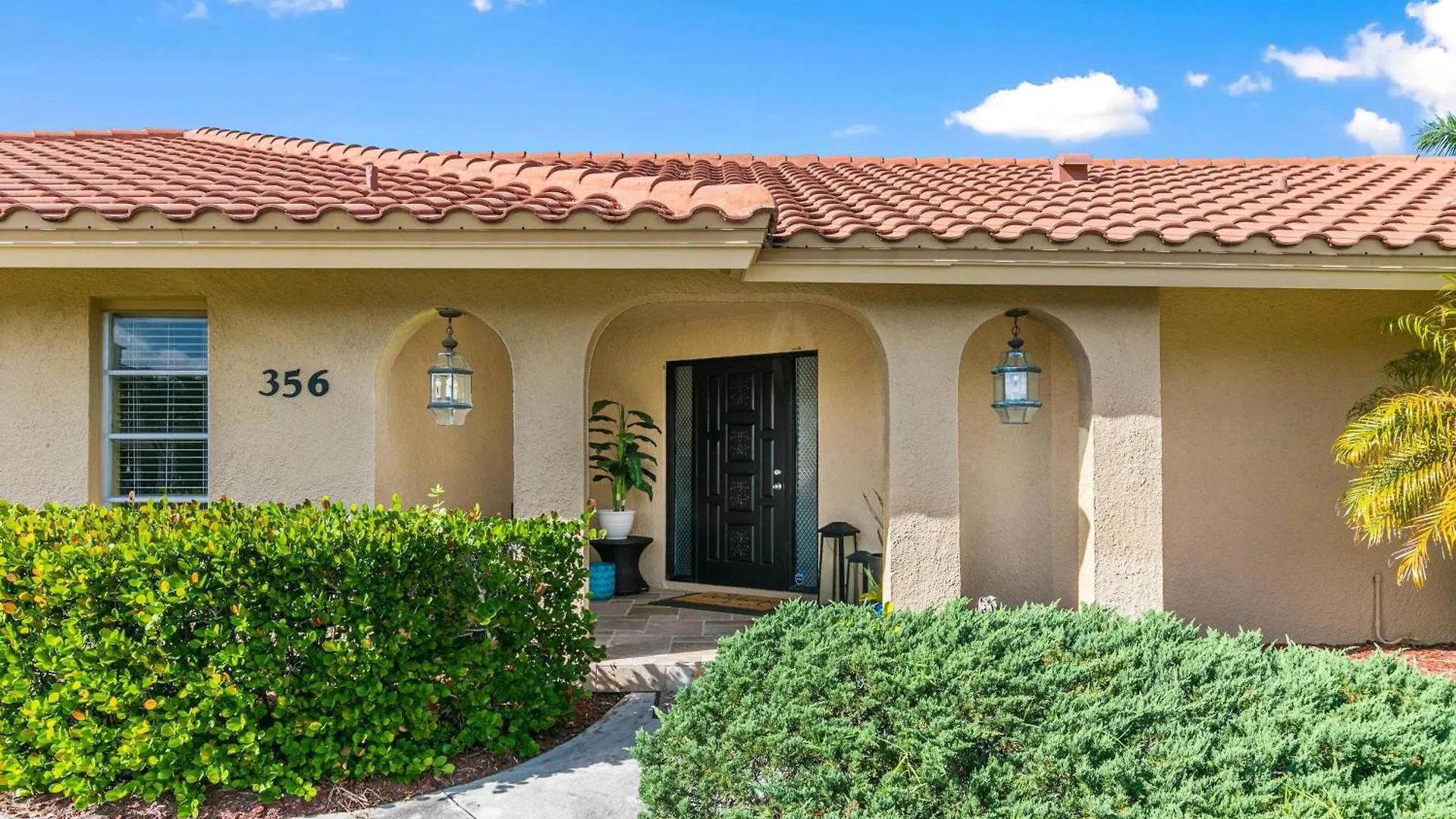 Serenity By The Water 3-bedroom Luxury Escape With King Beds In A Tranquil Setting * Marco Island