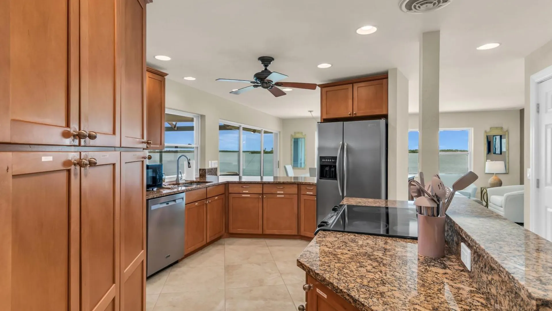 Holiday home Waterfront 3 Bed 3 Bath With Panoramic Bay Views
