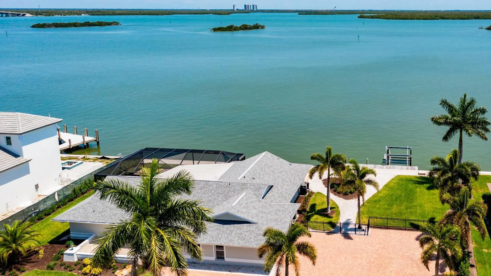 Waterfront 3 Bed 3 Bath With Panoramic Bay Views Holiday home *