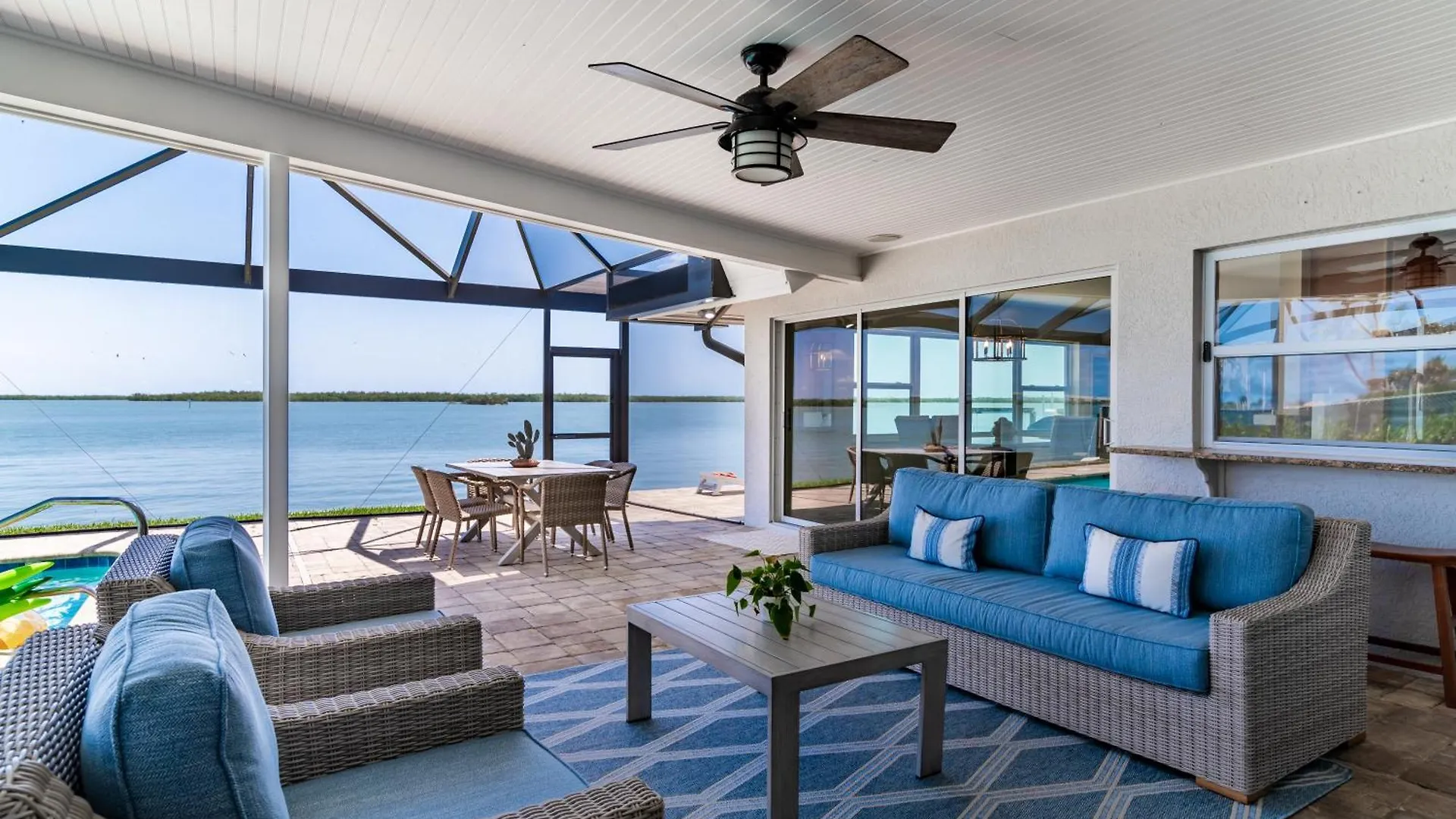 Holiday home Waterfront 3 Bed 3 Bath With Panoramic Bay Views *