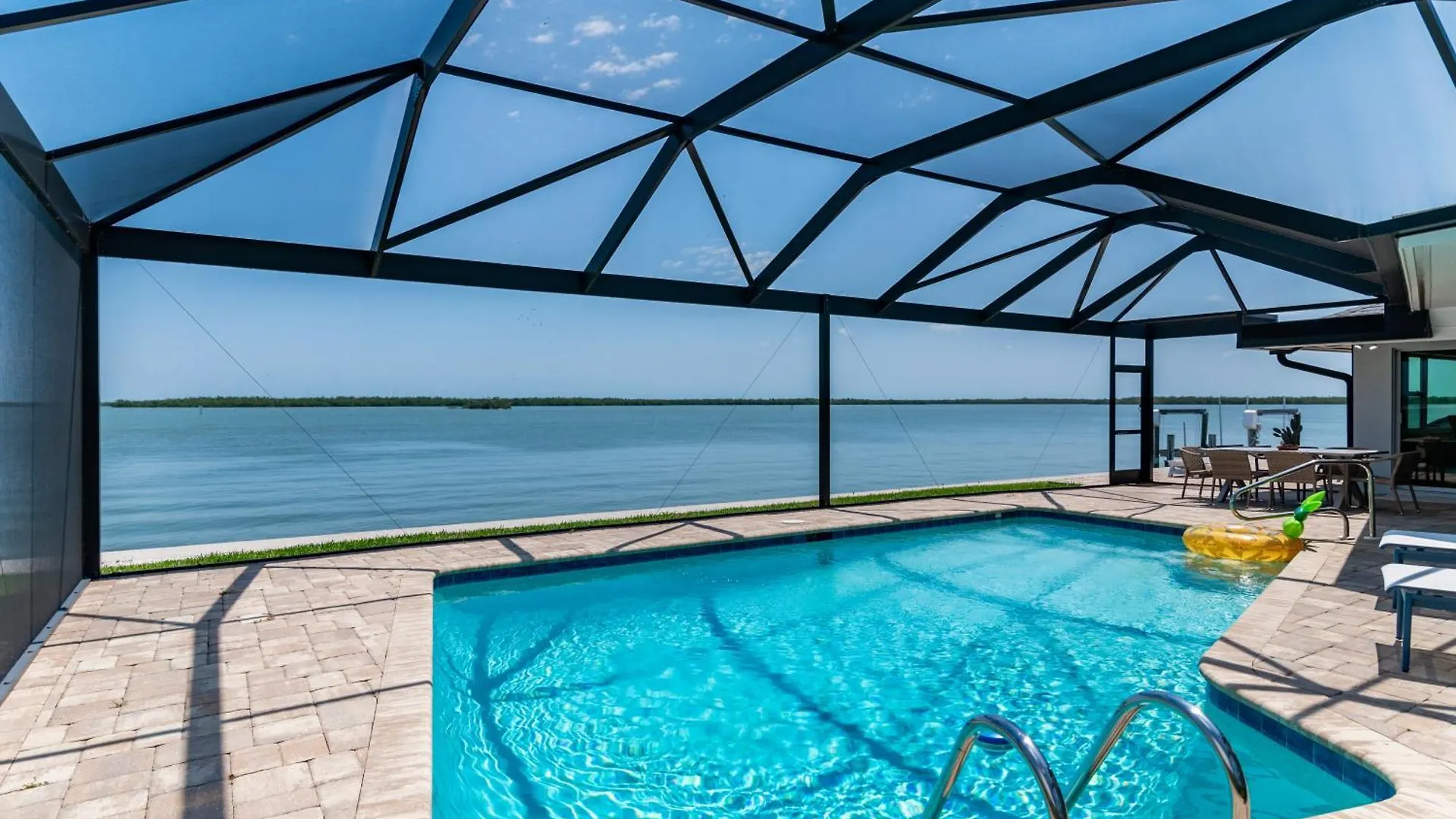Waterfront 3 Bed 3 Bath With Panoramic Bay Views Holiday home *
