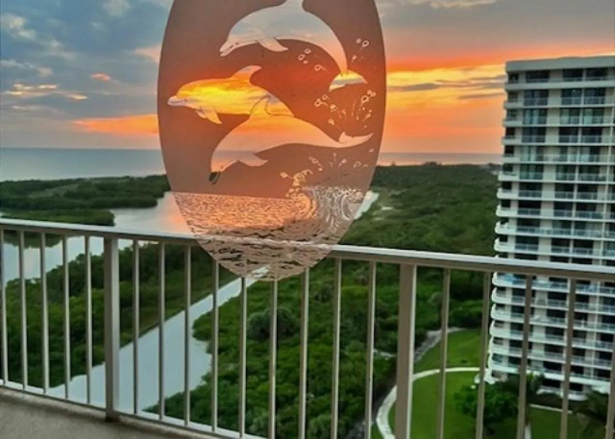 Holiday home Panoramic Views, Private Balcony On 15th Floor, End Unit *