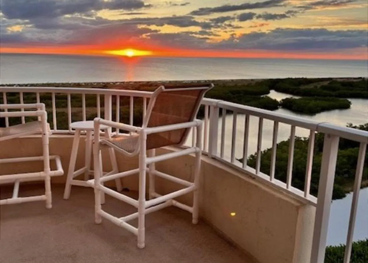 Holiday home Panoramic Views, Private Balcony On 15th Floor, End Unit Marco Island