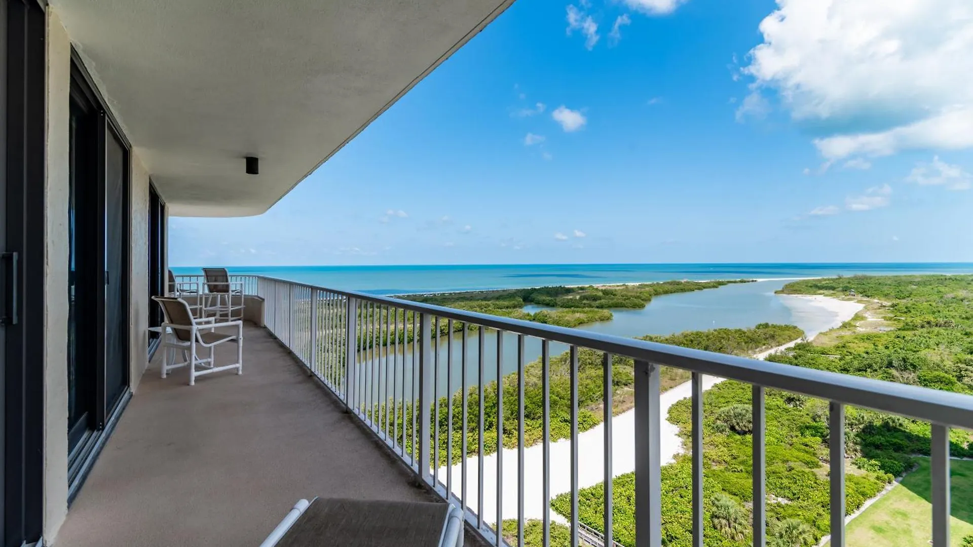 Panoramic Views, Private Balcony On 15th Floor, End Unit *