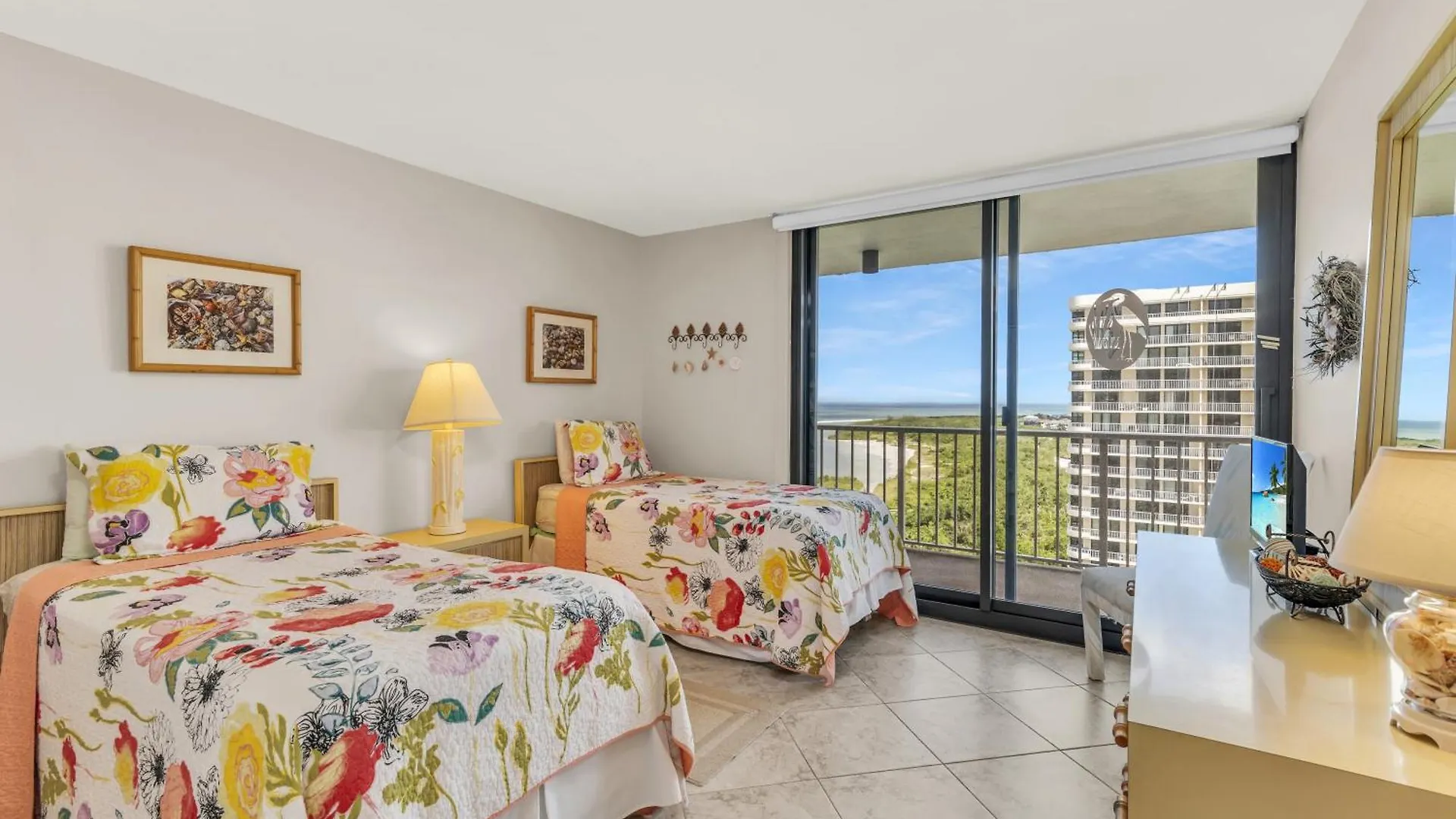 Panoramic Views, Private Balcony On 15th Floor, End Unit Holiday home