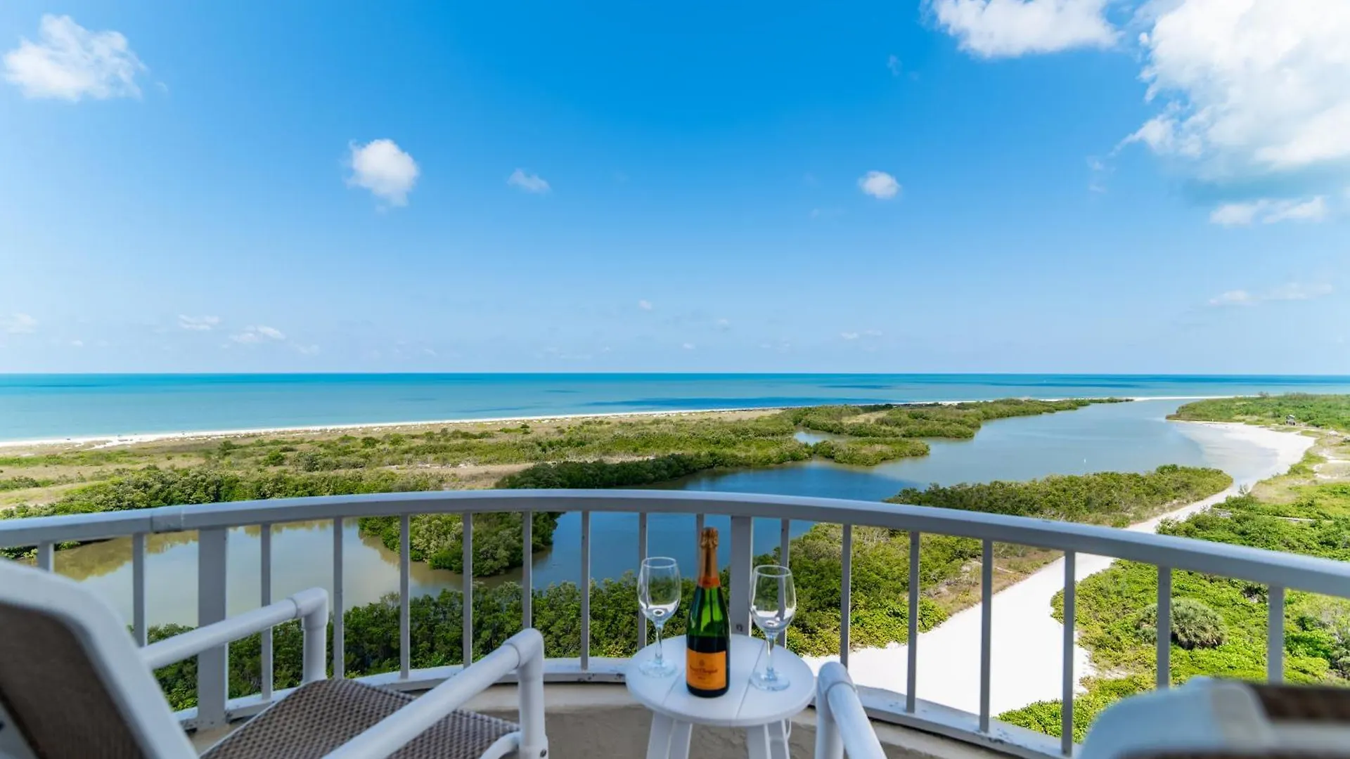 Panoramic Views, Private Balcony On 15th Floor, End Unit *