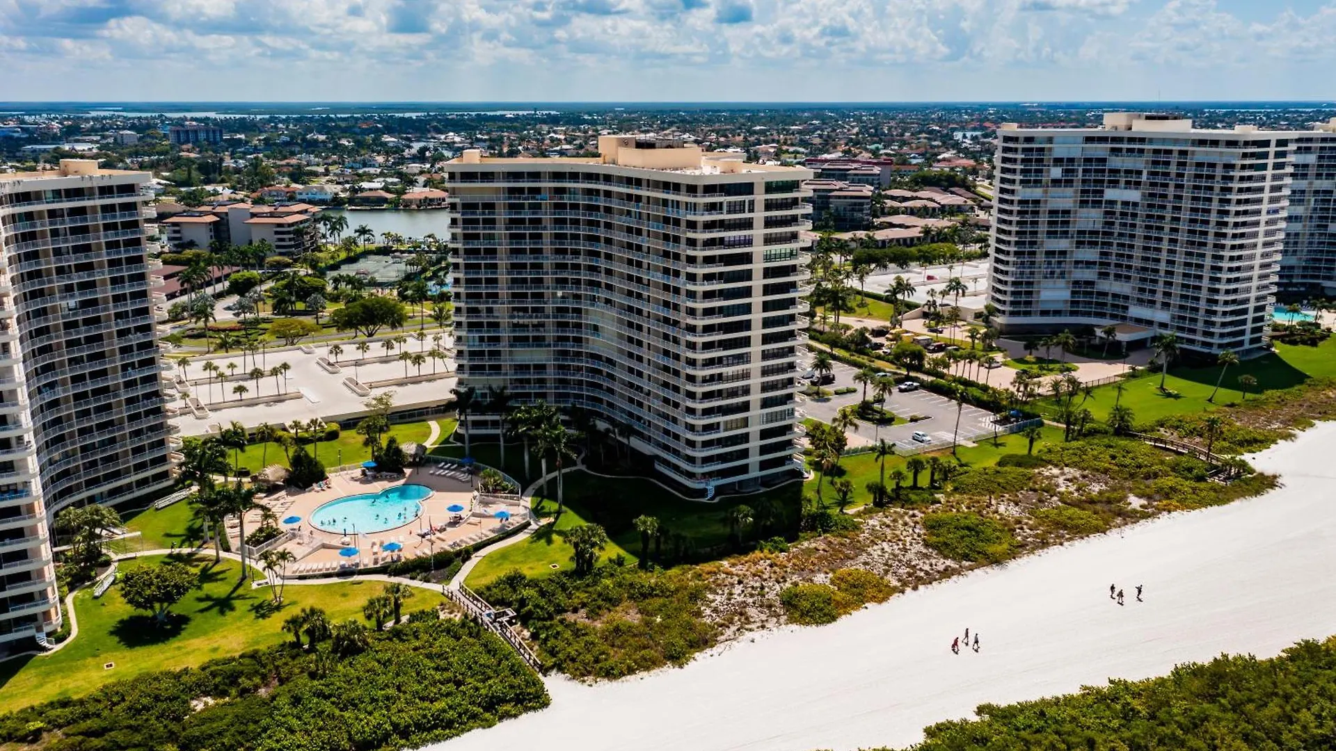 Panoramic Views, Private Balcony On 15th Floor, End Unit *