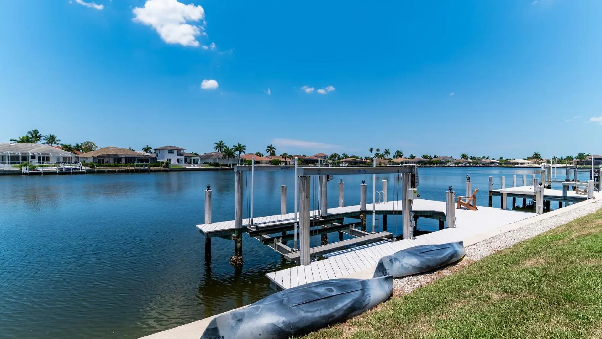 Holiday home Waterfront 3 Bed I Wide Water Views I Heated Pool *