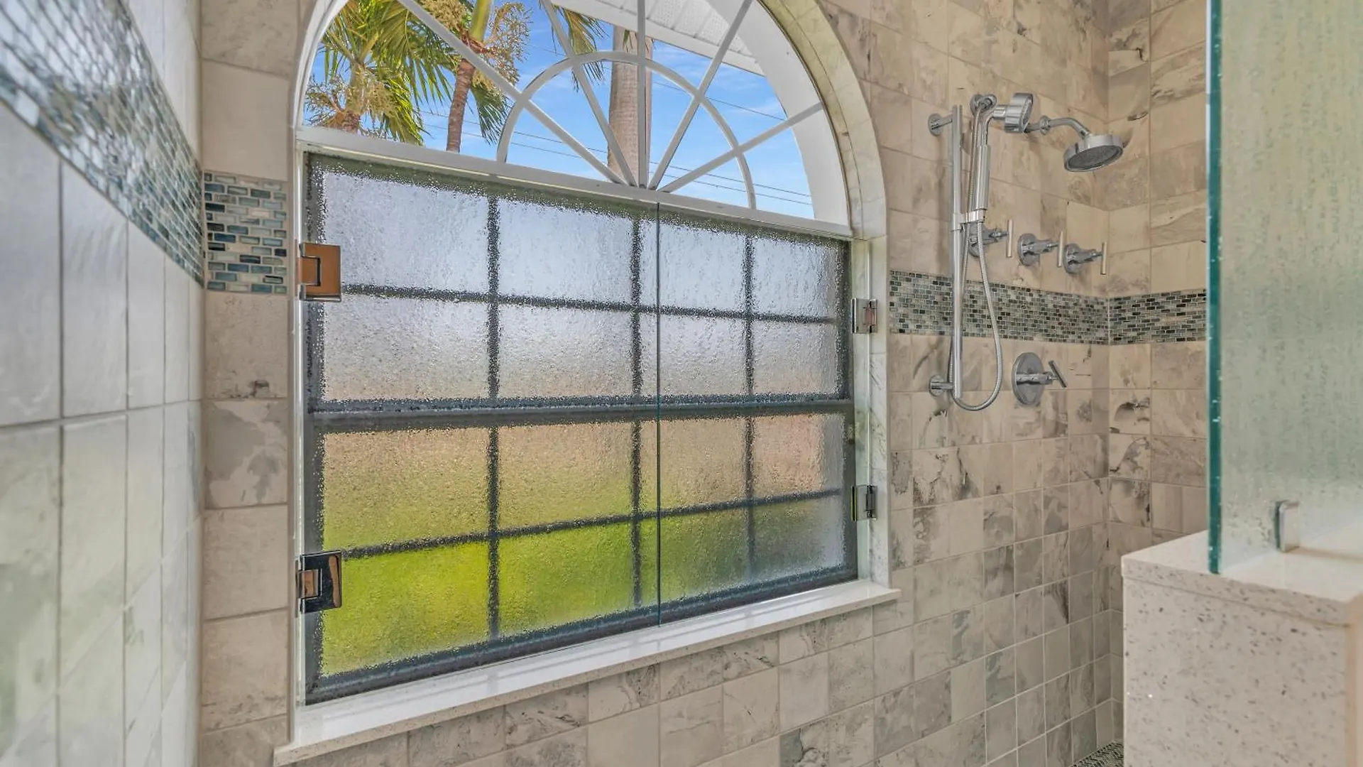 Holiday home Waterfront 3 Bed I Wide Water Views I Heated Pool *