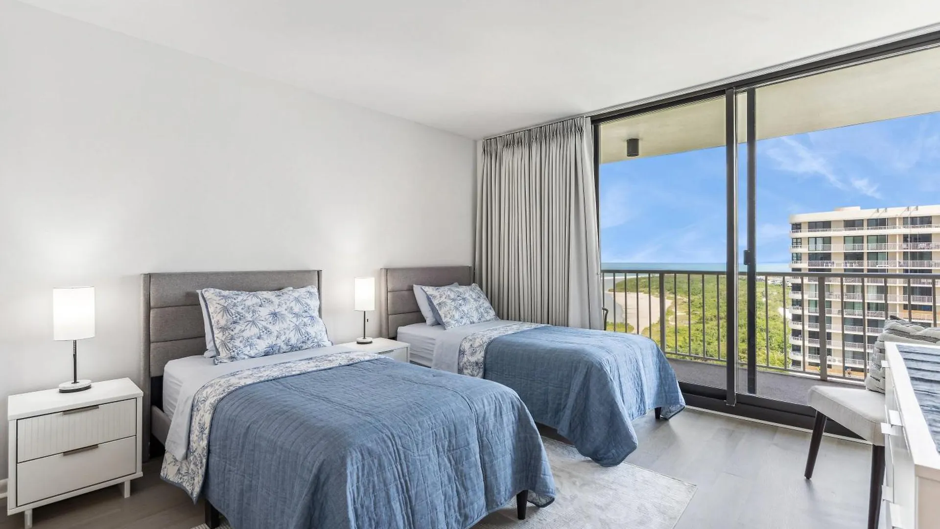 Seaview On Marco Apartment *