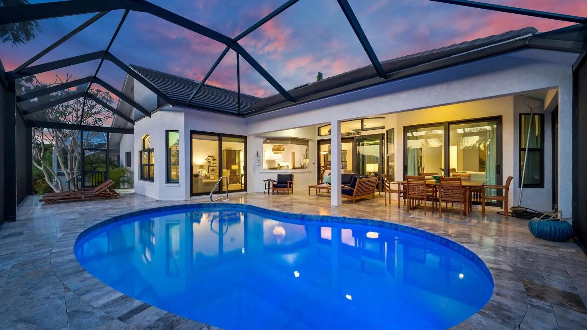 Spectacular Waterfront Oasis With Sw Exposure On Holiday home Marco Island