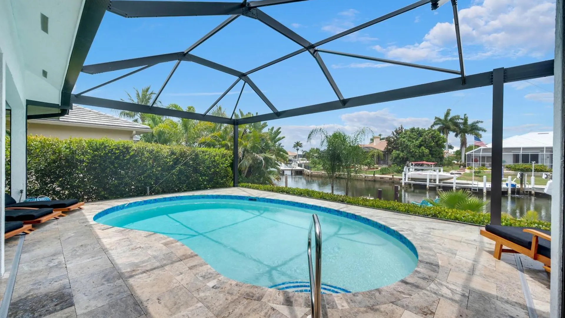 Spectacular Waterfront Oasis With Sw Exposure On Holiday home *