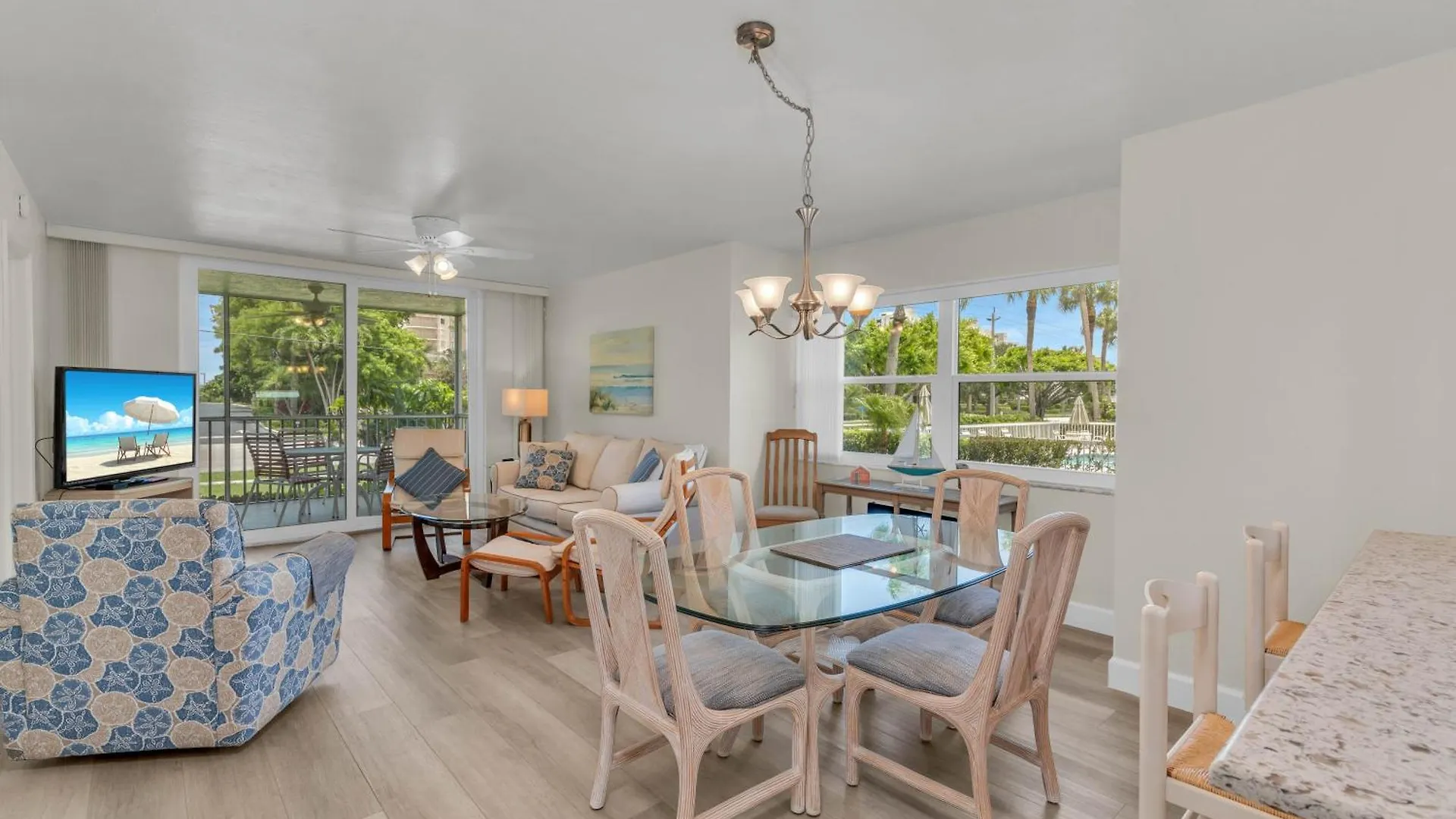 Short Walk To Access I Coastal 2 Bed Essex Marco Island