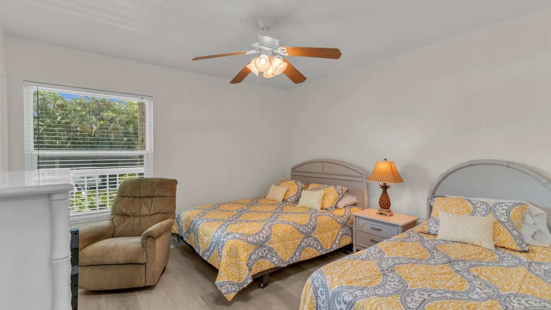 Short Walk To Access I Coastal 2 Bed Essex * Marco Island