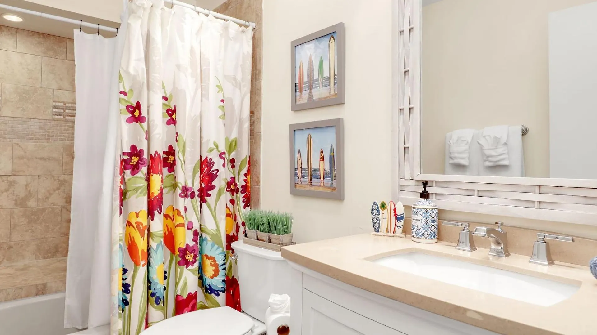 5 Beds 3 Bdr 2 Bath Heated Pool, Grill, Patio *