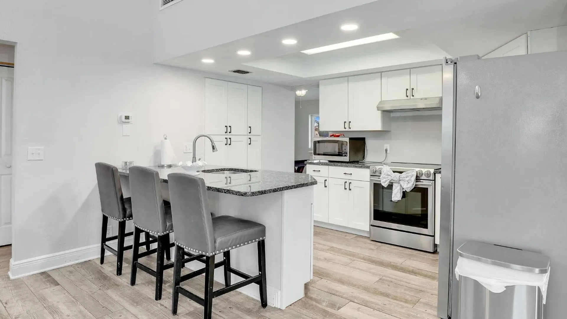 5 Beds 3 Bdr 2 Bath Heated Pool, Grill, Patio * Marco Island