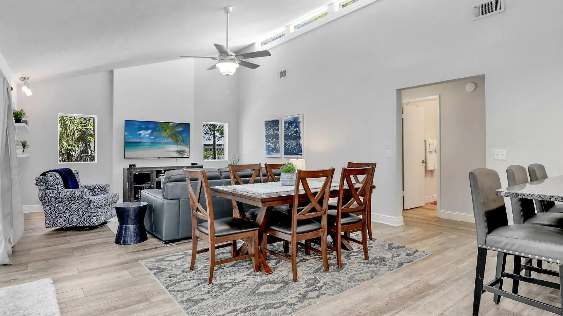 5 Beds 3 Bdr 2 Bath Heated Pool, Grill, Patio