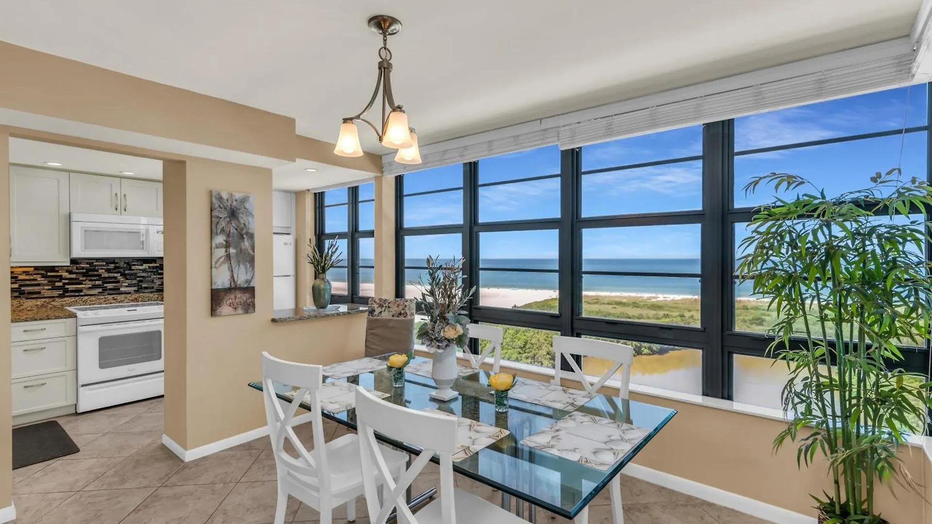 Panoramic Views, Private Balcony On 15th Floor, End Unit Holiday home *