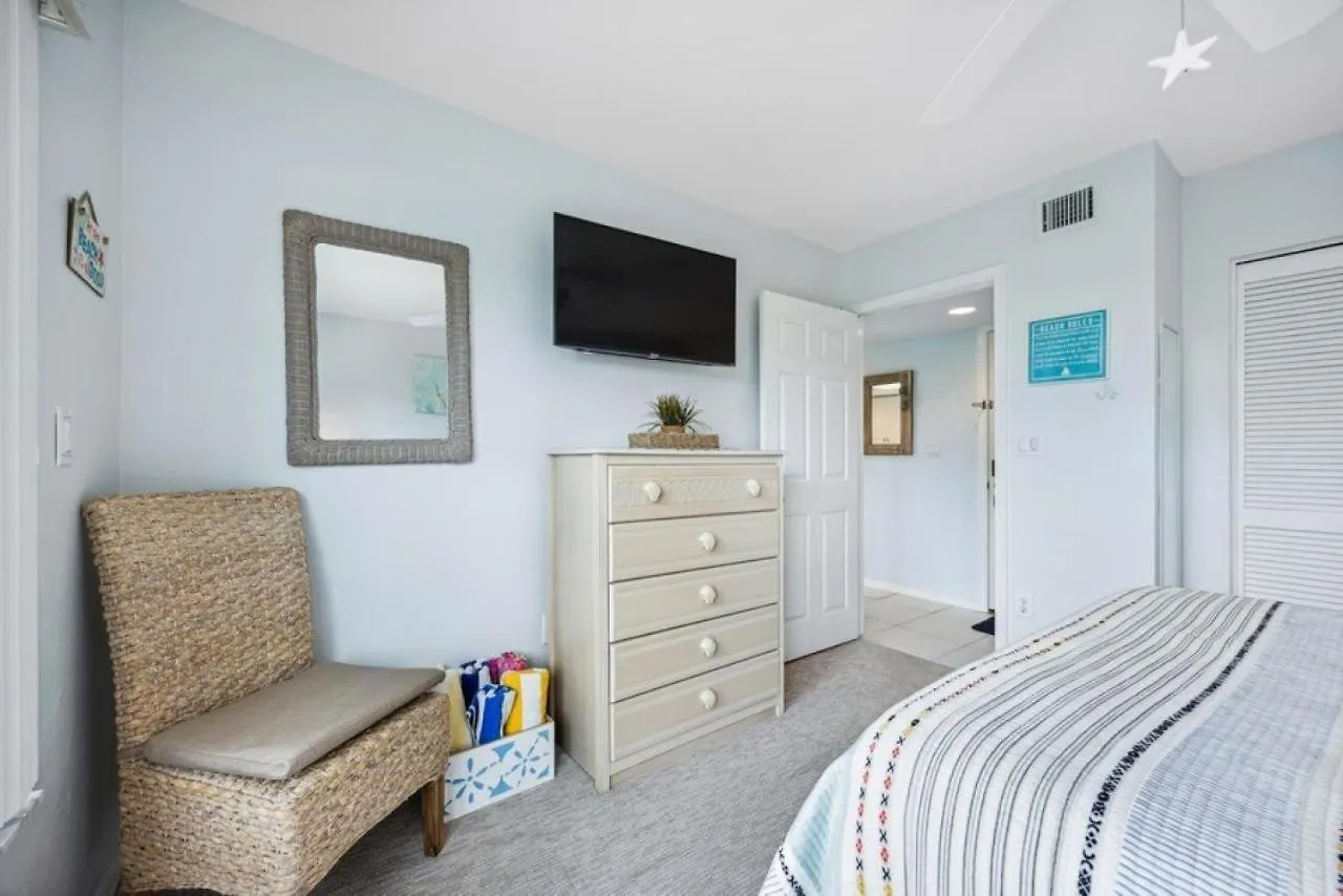 Steps From I Luxurious Island 3 Bed Retreat