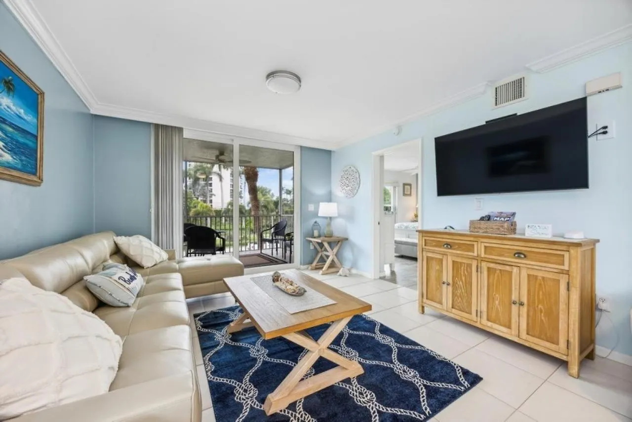 Steps From I Luxurious Island 3 Bed Retreat