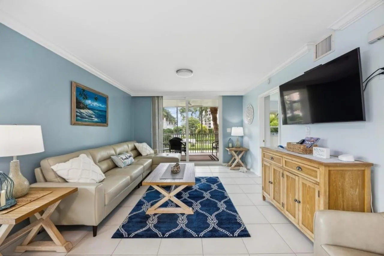 Holiday home Steps From I Luxurious Island 3 Bed Retreat *