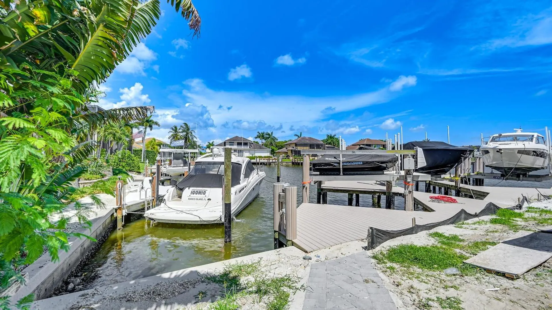 Holiday home Family Pool, Lanai, Backyard! Marco Island