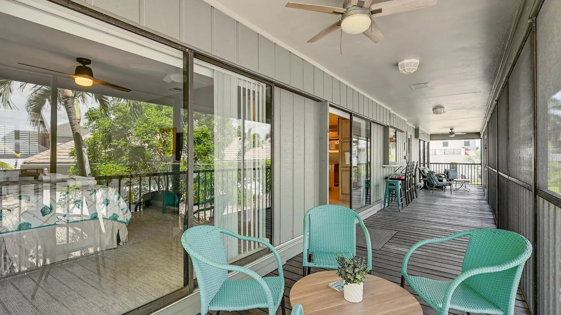 Family Pool, Lanai, Backyard! Holiday home Marco Island