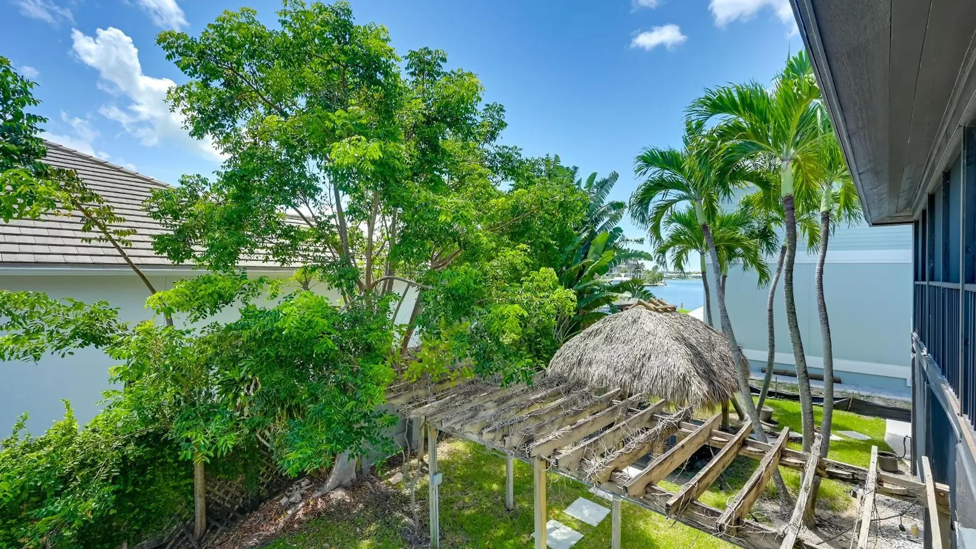 Family Pool, Lanai, Backyard! Holiday home