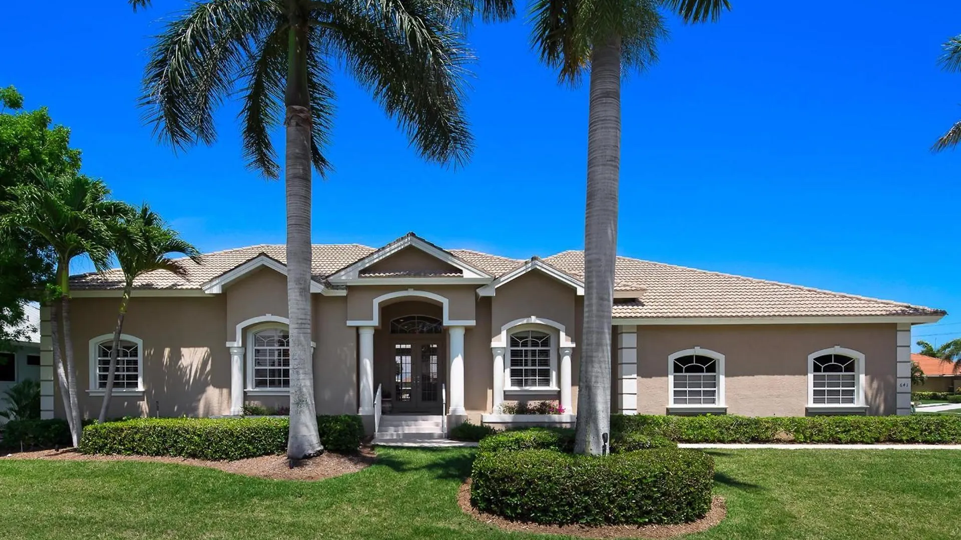 Peruvian Palms Marco Island