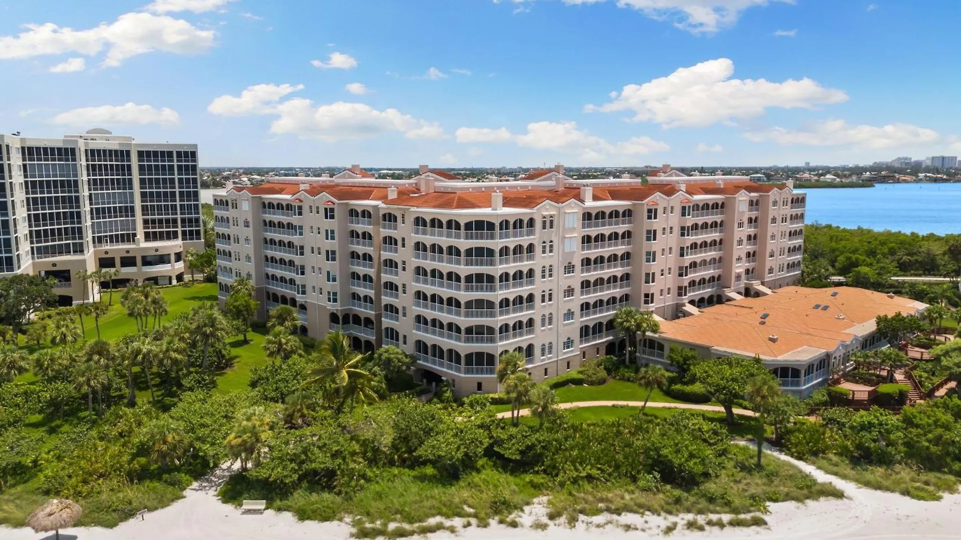 Holiday home Exclusive Vip Beachfront Monthly Tranquil Oasis