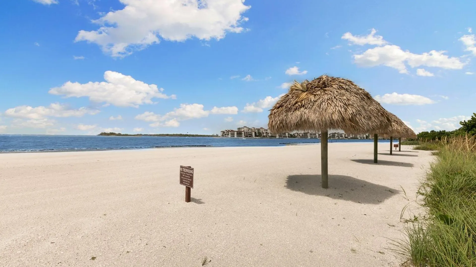 Holiday home Exclusive Vip Beachfront Monthly Tranquil Oasis Marco Island