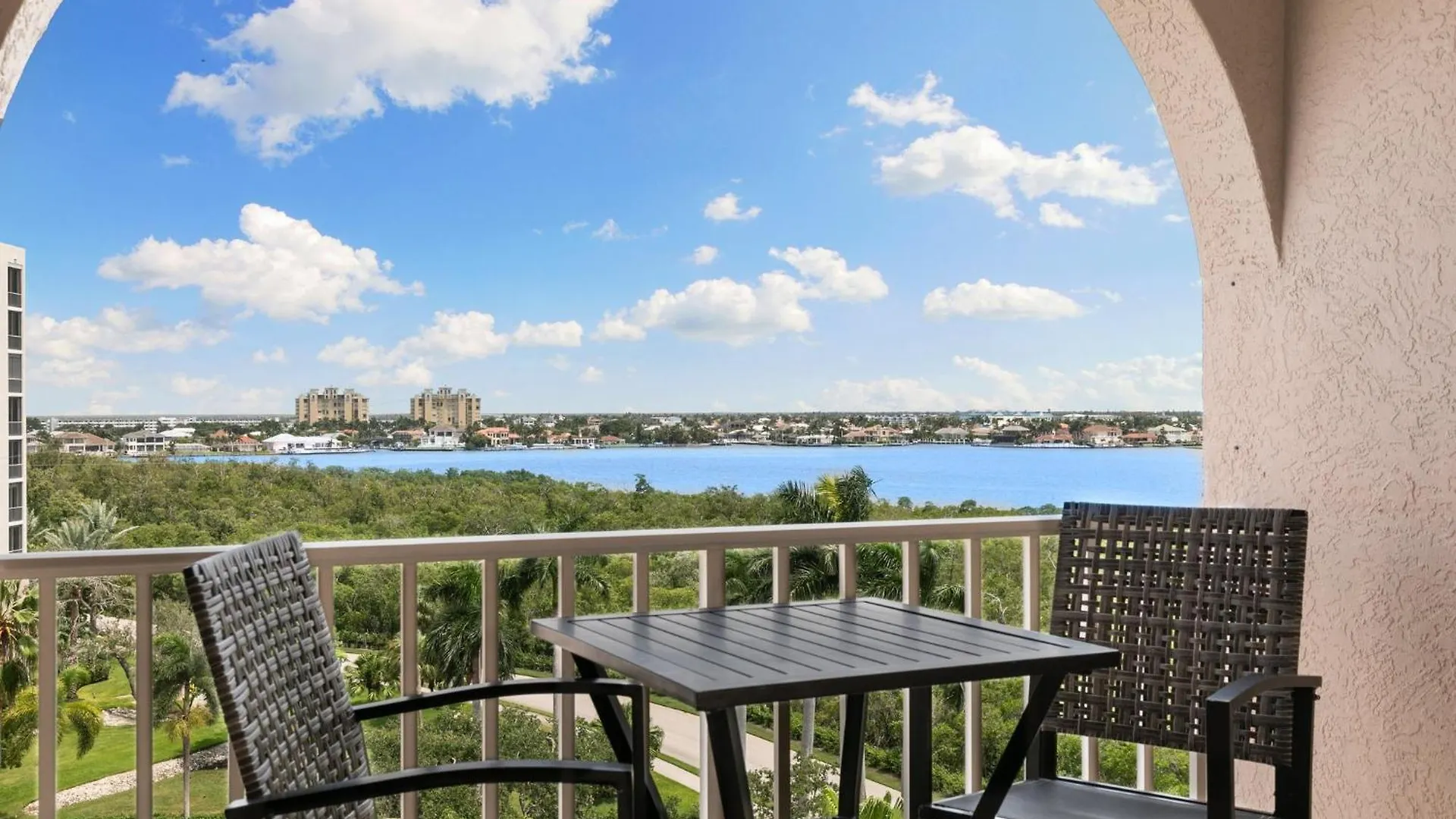Exclusive Vip Beachfront Monthly Tranquil Oasis Holiday home