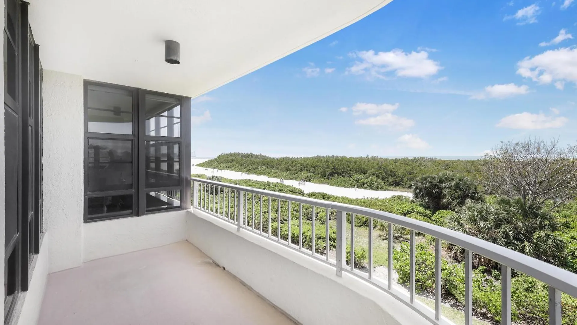 South Seas Tower 4-312