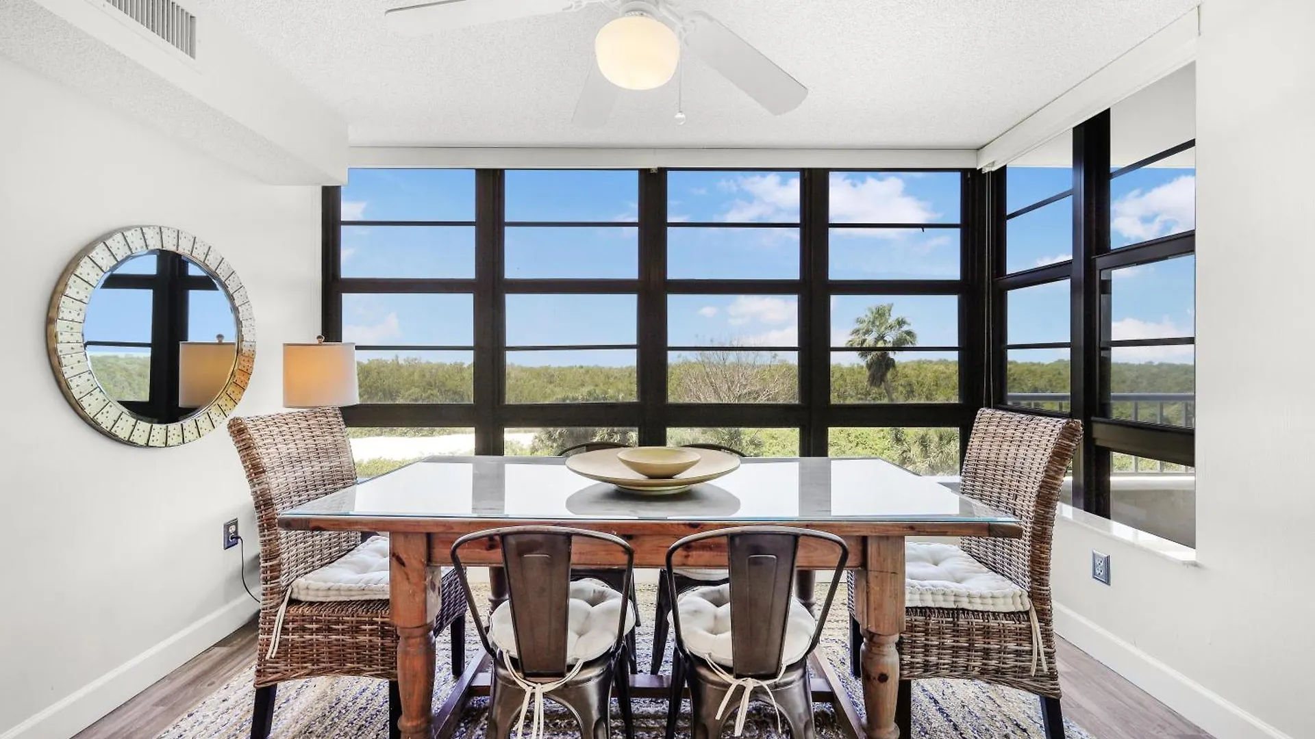 South Seas Tower 4-312