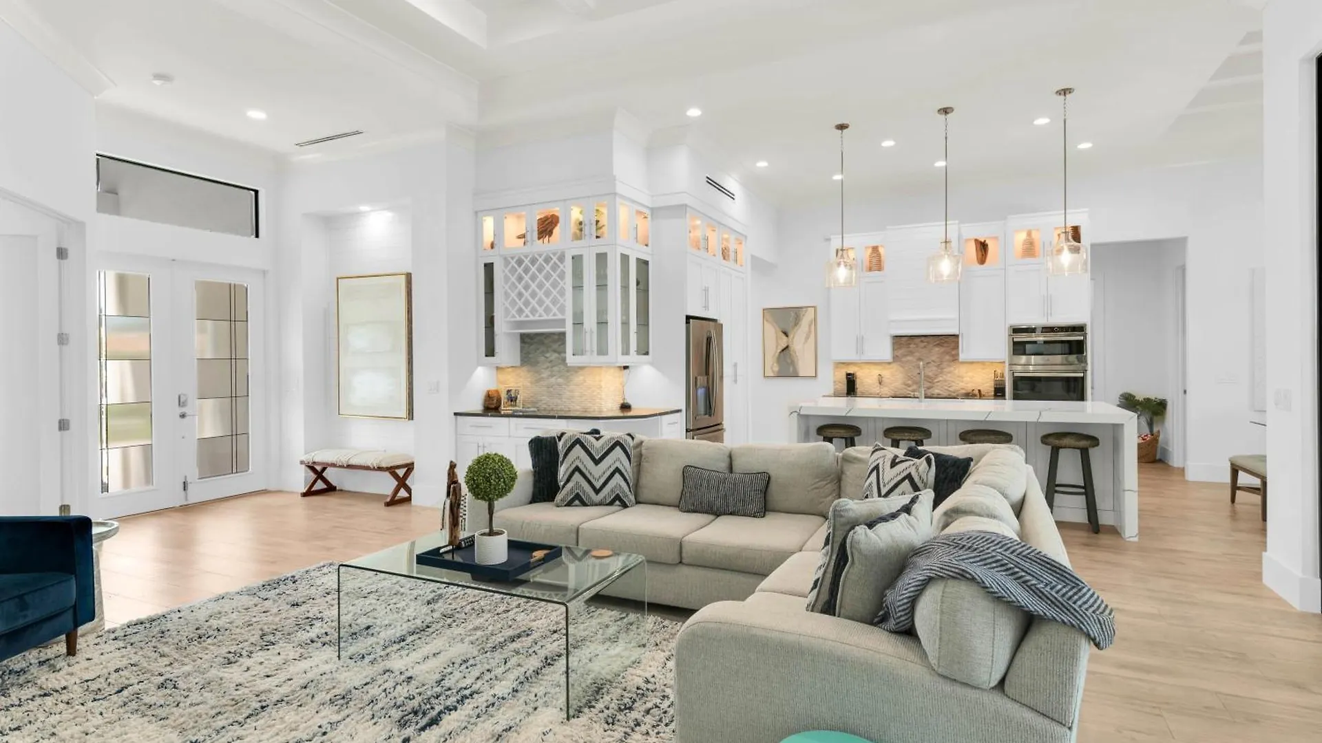 New Listing I Luxurious Waterfront 4 Bed Island Retreat