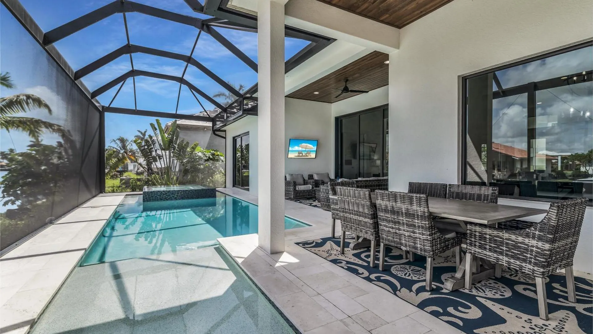 Holiday home New Listing I Luxurious Waterfront 4 Bed Island Retreat