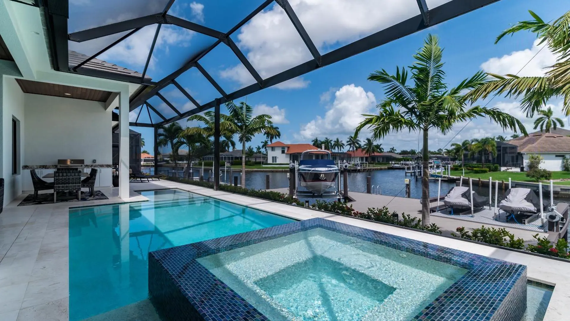 Holiday home New Listing I Luxurious Waterfront 4 Bed Island Retreat *